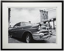 постер с паспарту в раме vintage car parked by city bridge в Астрахани